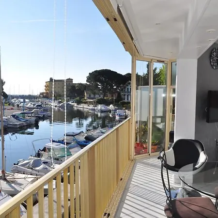 La Nautique *