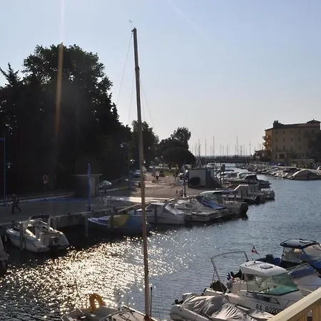La Nautique *